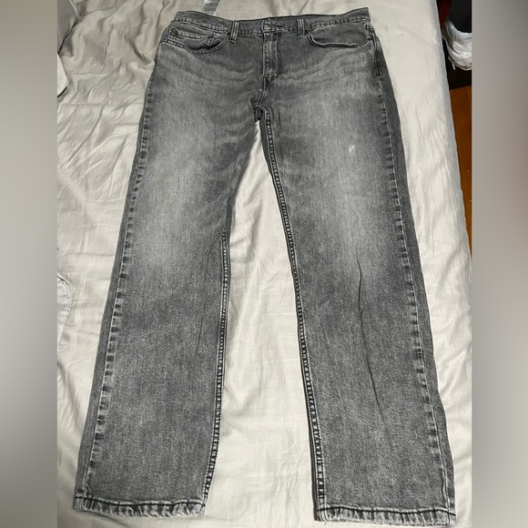 light washed grey Levi’s jeans - Picture 2 of 3